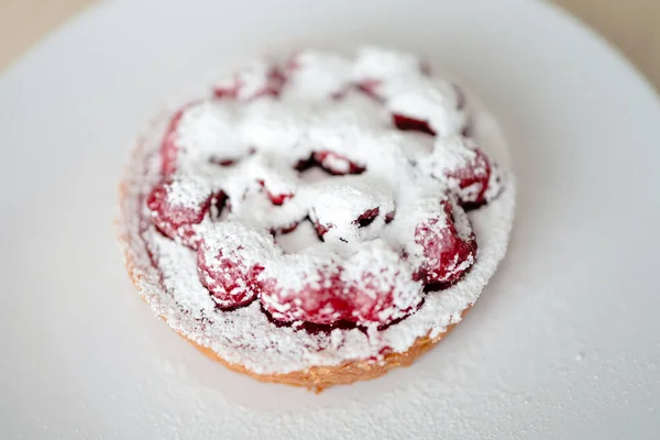 Raspberry Tart Covered Icing Sugar White Plate — Stock Photo, Image