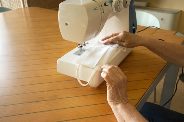 Woman Working Sewing Machine Make Masks Protect Coronavirus — Zdjęcie stockowe