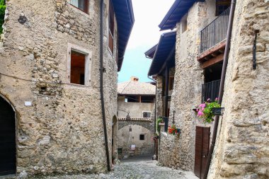 Ortaçağ köyü, Canale di tenno, Trentino, İtalya