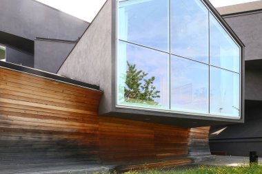 BÜYÜK AM RHEIN, ALMANY, NİSAN. Vitra Kampüsü 'ndeki Vitra Evi' ni ziyaret ediyorum. En ünlü tasarım müzelerinden biri.