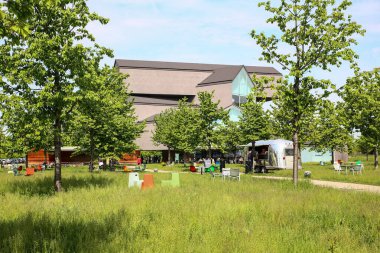 BÜYÜK AM RHEIN, ALMANY, NİSAN. Vitra Kampüsü 'ndeki Vitra Evi' ni ziyaret ediyorum. En ünlü tasarım müzelerinden biri.