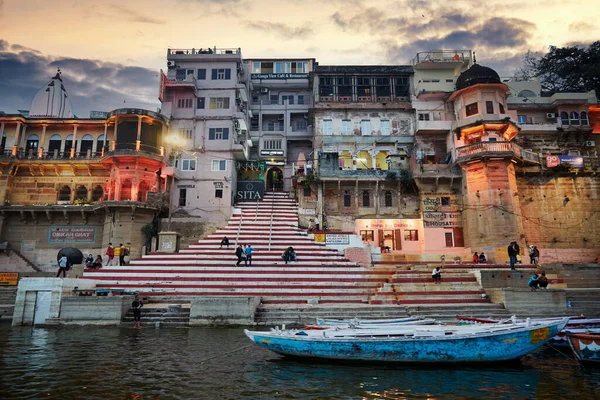 在恒河上乘船游览.Varanasi, India — 图库照片