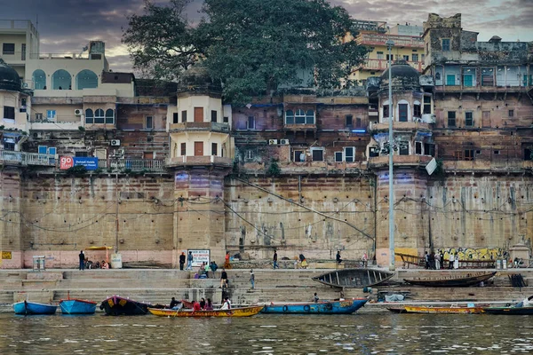 No cruzeiro de barco no rio Ganges. Varanasi, Índia — Fotografia de Stock