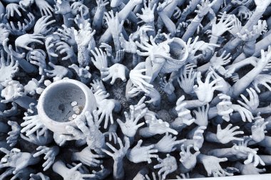 Wat Rong Khun 'daki cehennemden gelen eller.