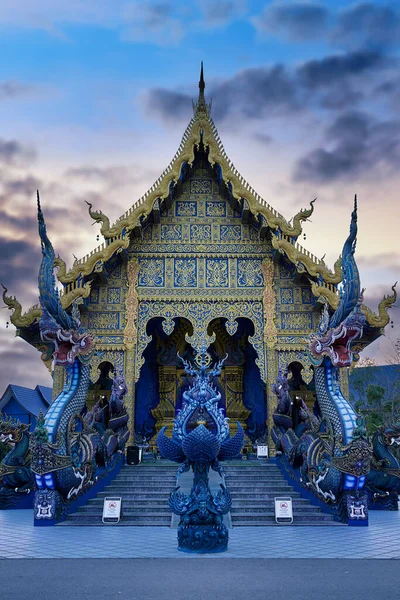 Wat Rong Suea 10, Tayland, Chiang Rai 'deki Mavi Tapınak