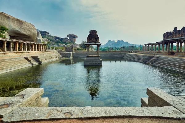 Templo Pushkarni en Hampi, Karnataka, India — Foto de Stock