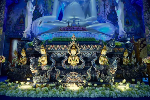 Άγαλμα του Βούδα στο Μπλε Ναό, Wat Rong Suea Δέκα, Ταϊλάνδη — Φωτογραφία Αρχείου