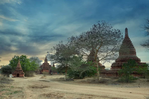 Bagan, Myanmar 'daki antik pagoda grubu 