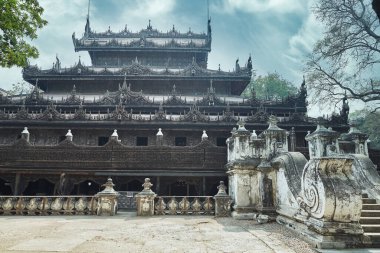 Mandalay, Myanmar 'daki Shwenandaw Budist Manastırı