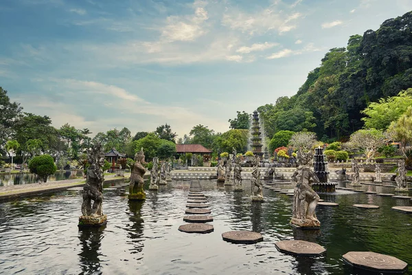 Endonezya 'nın Bali Adası' ndaki Tirta Ganga Su Sarayı