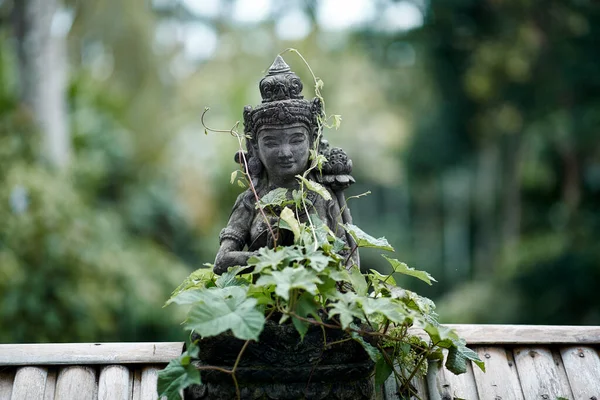 Bali 'de geleneksel Tanrı heykeli