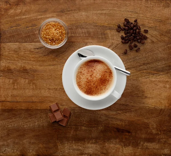 Bir Mocha Kahve Ahşap Bir Atölyede Kahve Çekirdekleri Çikolatalı — Stok fotoğraf