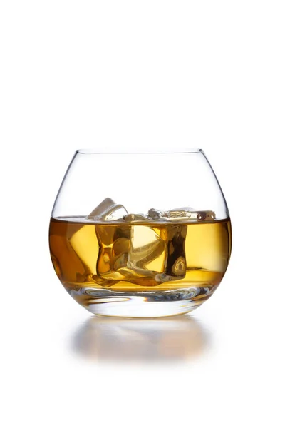 Ein Isoliertes Glas Whisky Und Eis Stil Einer Schüssel Aufgenommen — Stockfoto