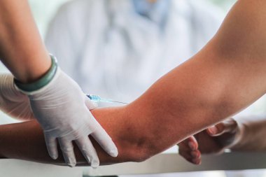 Araştırmacılar, Coronavirus covid-19 hastaları için tedavi verisi olarak virolojinin yapısını araştırıyor ve Coronavirus covid-19 'un yayılmasını önlemek için bir aşı hazırlıyorlar..