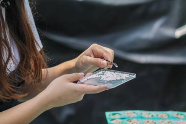 Su ya da hidroponik kullanarak sebze yetiştirmek toksinsiz organik sebzeler elde etmek için tohum kullanmak, çünkü hidroponik ilaçlar böcek ilacı kullanmaz. Sağlık için organik sebze konsepti