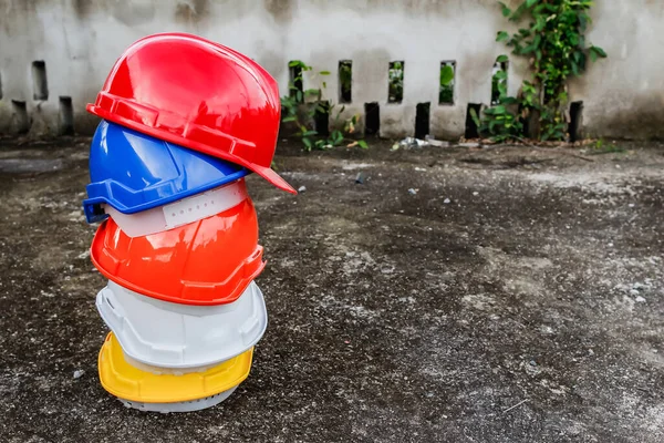 Schutzhelme Sind Eine Schutzvorrichtung Für Professionelle Bauarbeiter Auf Baustellen Der — Stockfoto