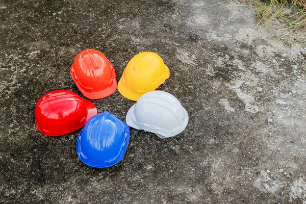 Safety helmets are a safety protection device in construction sites for professional construction workers. The contractor provided helmet for workers to wear before entering the construction area.