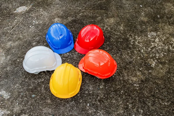 Safety helmets are a safety protection device in construction sites for professional construction workers. The contractor provided helmet for workers to wear before entering the construction area.