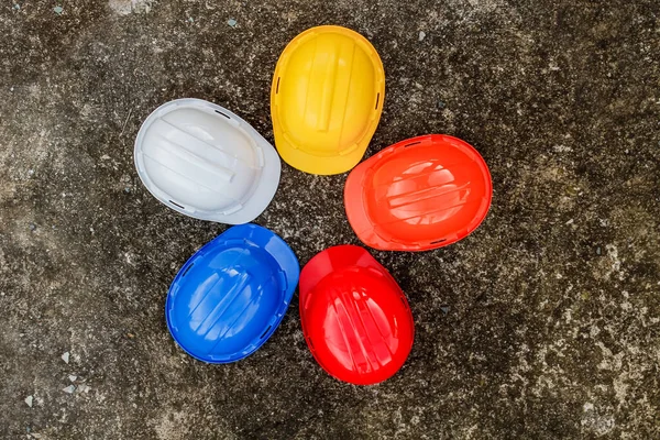 Safety helmets are a safety protection device in construction sites for professional construction workers. The contractor provided helmet for workers to wear before entering the construction area.