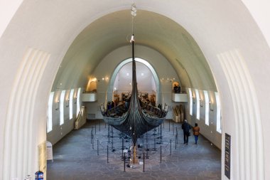 OSLO, NORway - 26 Nisan 2018: Viking gemisi (drakkar) Oslo, Norveç 'teki Viking müzesinde