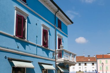 Bir yaz günü Cesenatico 'da resim gibi renkli bir ev, Emilia Romagna, İtalya