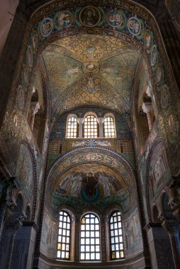 RAVENNA, İTALYA 2018 AĞUSTOS 03: Ravenna 'daki San Vitale Bazilikası' ndaki Mozaikler