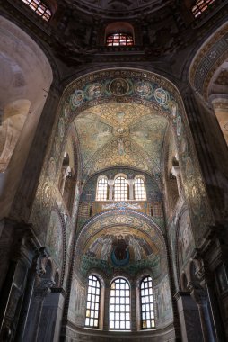 RAVENNA, İTALYA 2018 AĞUSTOS 03: Ravenna 'daki San Vitale Bazilikası' ndaki Mozaikler