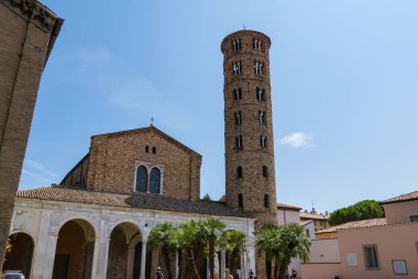 RAVENNA, ITALY 2018 AĞUSTOS 03: Ravenna 'daki Sant Apollinare Nuovo Bazilikası. İtalya.