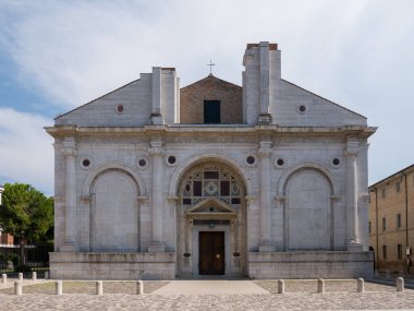 Tempio Malatestiano (anlamı: Malatesta Tapınağı) St. Francis, Rimini 'nin adını alan tamamlanmamış katedral kilisesi.