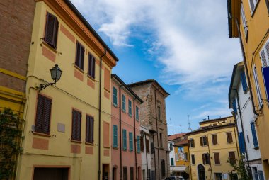San Giuliano 'nun antik bölgesinde pitoresk dar bir sokak.