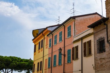 San Giuliano 'nun antik bölgesinde pitoresk dar bir sokak.
