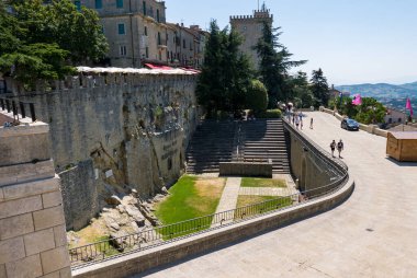 SAN MARINO, SAN MARINO REPUBLIC - 6 AĞUSTOS 2018: San Marino 'daki ünlü Cava dei Balestrieri, özellikle İtalyan tatar yayı.