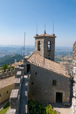 San Marino 'daki Guaita ya da Rocca olarak bilinen kalenin kulesi.