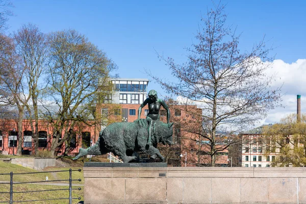 Statue Naked Woman Riding Bear Bridge Grunerlokka Area Oslo Norway — Stock Photo, Image