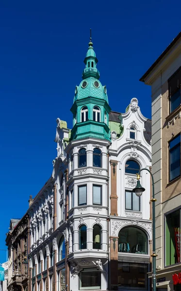 Norveç 'in orta kesimindeki İskandinav mimarisinin tipik bir örneği
