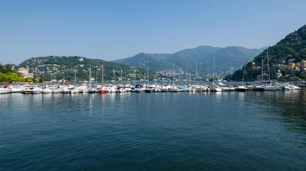 Tekneler Como Gölü Demirledi — Stok fotoğraf