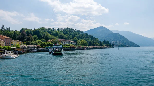 Feribot Talya Nın Como Gölü Ndeki Bellagio Demirliyor — Stok fotoğraf