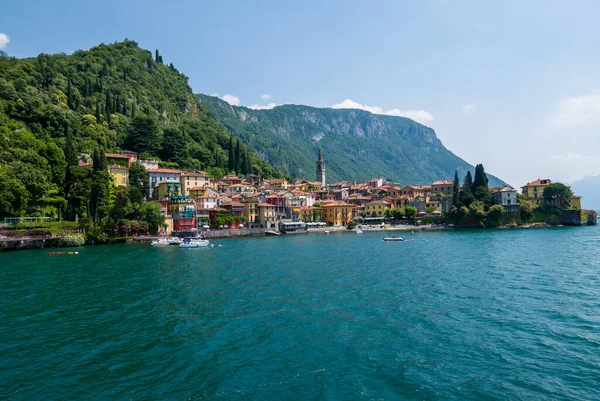Varenna Kasabası Feribot Lombardy Talya Dan Görülen Como Gölü Ndeki — Stok fotoğraf