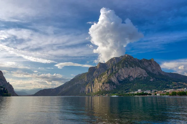 Arkadaki Dağlarla Lecco Panoraması Talya Nın San Martino Dağı Nda — Stok fotoğraf