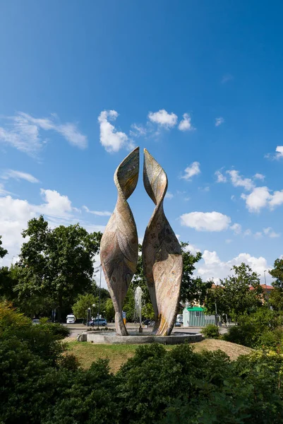 Ardea Purpurea çeşmesi, Ravenna 'dan ünlü bir mozaik sanatçısı olan Marco Bravura tarafından tasarlanmış ve gerçekleştirilmiş anıtsal bir mozaik çeşmesidir. Heykel 1999 Ravenna Festivali 'nin ardından Beyrut' ta yapıldı.