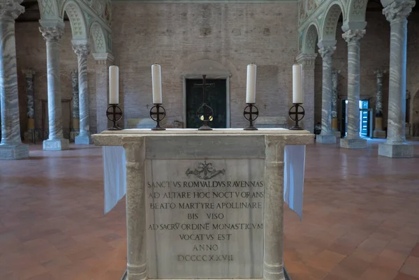 Ravenna Italy August 2018 Small Altar Middle Central Nave Basilica — стокове фото