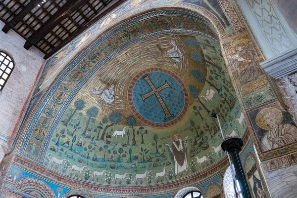 Ravenna イタリア 8月2018 イタリアのエミリア ロマーニャ州ラヴェンナのクラスにある聖アポリンレ大聖堂の身廊のモザイク ストック写真