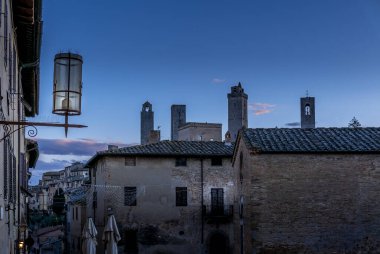 San Gimignano Toskana 'daki en ikonik ve tanınabilir yerlerden biridir. Dünyanın her yerinden birileri bu antik köye ulaşıp kendini mükemmel bir ortaçağa sokma deneyimini yaşamayı hayal ediyor.