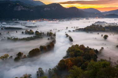 Sabah Adda Nehri Vadisi 'nde sis var.