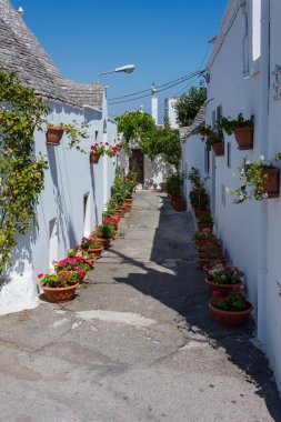 Alberobello, Puglia 'da tuhaf bir sokak.