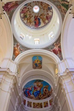 NOTO, ITALY - 19 AĞUSTOS 2017: Sicilya 'nın Noto şehrinin merkezindeki San Nicola di Mira Katedralinin iç detayları