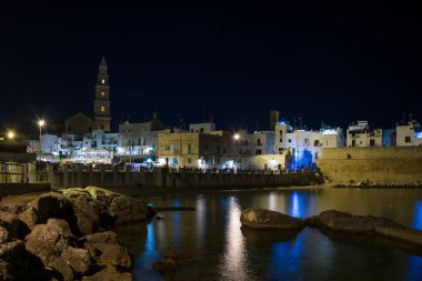 Monopoli, Puglia, İtalya 'da panoramik gece manzarası
