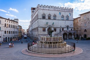 Peru, İtalya 'da. 7 Ağustos 2017: Fontana Maggiore Piazza IV Novembre, Perugia, Umbria, İtalya