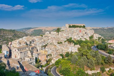 Ragusa İbla 'nın günbatımından önceki havadan görünüşü, Sicilya, İtalya