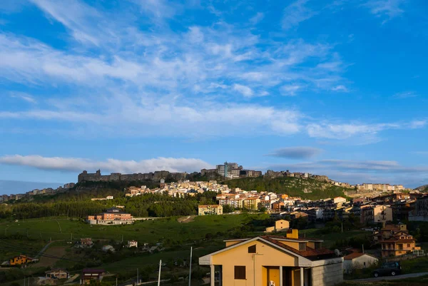 Troina, İtalya 'nın Sicilya eyaletinin Enna ili' nde yer alan bir şehirdir. Nebrodi Park 'ta yer almaktadır..